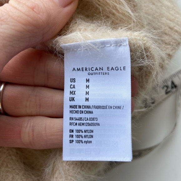 American Eagle Cropped Fit Top Size Medium - Picture 4 of 6